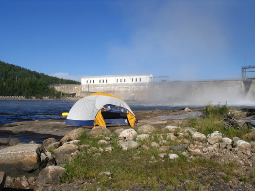 Camping avec vue sur le barrage Gouin